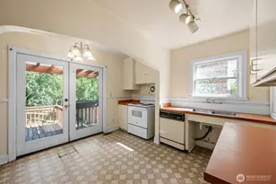 1718 NE 88th St, Seattle, WA 98115 - Photo 10