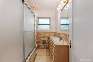 1718 NE 88th St, Seattle, WA 98115 - Photo 14