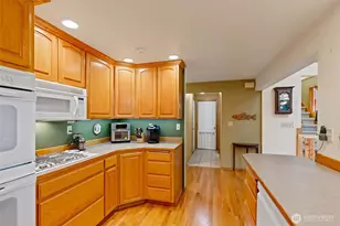 19810 NE 98th Ave, Bothell, WA 98011 - Photo 16
