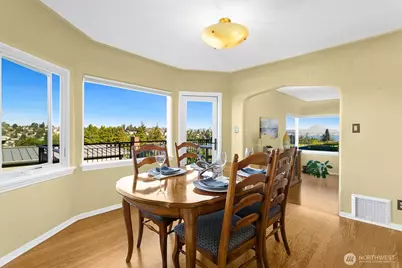 2472 Montavista Place W, Seattle, WA 98199 - Photo 8