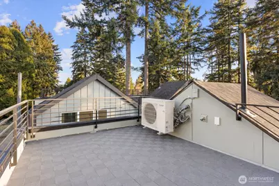 10748 Interlake Avenue N, Seattle, WA 98133 - Photo 18