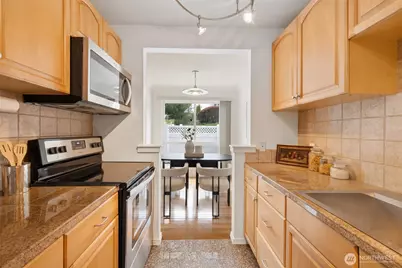 12700 NE 8th Street #E102, Bellevue, WA 98005 - Photo 8