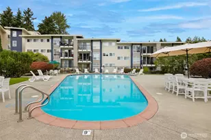 12700 NE 8th St, Bellevue, WA 98005 - Photo 26