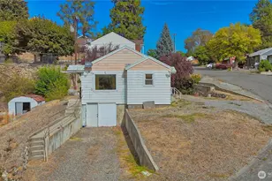 319 E Bartlett Ave, Omak, WA 98841 - Photo 1