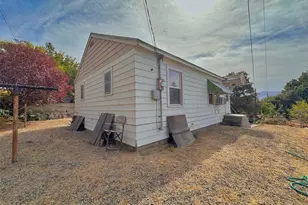 319 E Bartlett Ave, Omak, WA 98841 - Photo 26