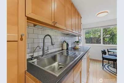 8701 35th Avenue NE #Apt 4, Seattle, WA 98115 - Photo 18