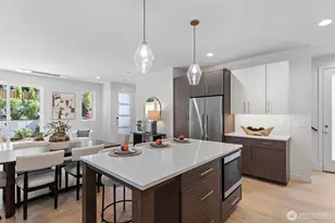 8039 Wallingford Ave N, Seattle, WA 98103 - Photo 16