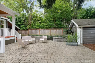 5728 Woodlawn Avenue N, Seattle, WA 98103 - Photo 32