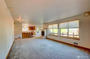 317 McCormick Ln, Mount Vernon, WA 98273 - Photo 4