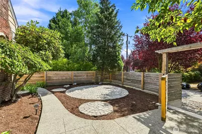 1116 N 76th Street, Seattle, WA 98103 - Photo 4