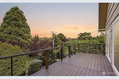 4732 45th Avenue SW, Seattle, WA 98116 - Photo 2