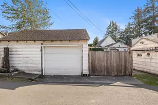 2407 Everett Ave, Everett, WA 98201 - Photo 2