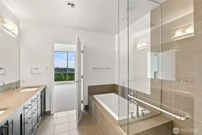 10650 NE 9th Place #2526, Bellevue, WA 98004 - Photo 22