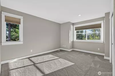 13749 Corliss Avenue N, Seattle, WA 98133 - Photo 22