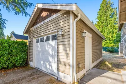 13749 Corliss Avenue N, Seattle, WA 98133 - Photo 26