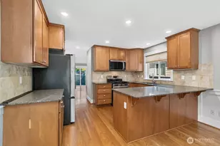 13749 Corliss Ave N, Seattle, WA 98133 - Photo 10