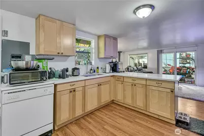 13403 Redmond Way, Redmond, WA 98052 - Photo 8