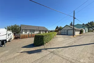 1026 E 6th St, Port Angeles, WA 98362 - Photo 30
