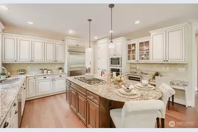 13042 NE 8th Street, Bellevue, WA 98005 - Photo 16