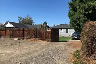 1033 Tyler St, Wenatchee, WA 98801 - Photo 12