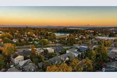 7530 Roosevelt Wy NE, Seattle, WA 98115 - Photo 32