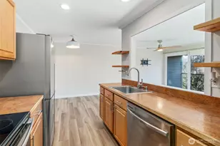 19428 Aurora Ave N, Shoreline, WA 98133 - Photo 6