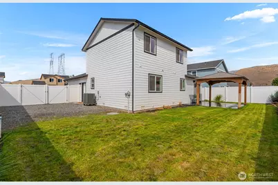 1447 Curtis Drive, Rock Island, WA 98850 - Photo 4