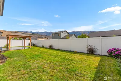 1447 Curtis Drive, Rock Island, WA 98850 - Photo 8