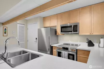 275 W Roy Street #205, Seattle, WA 98119 - Photo 8
