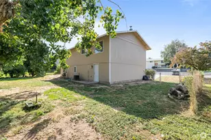 2402 W 16th Ave, Kennewick, WA 99337 - Photo 2