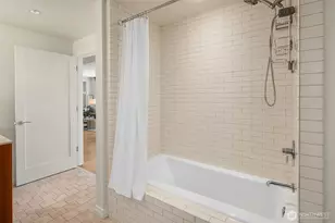 10700 NE 4th St, Bellevue, WA 98004 - Photo 24