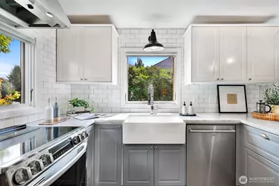 8040 Dibble Avenue NW, Seattle, WA 98117 - Photo 16