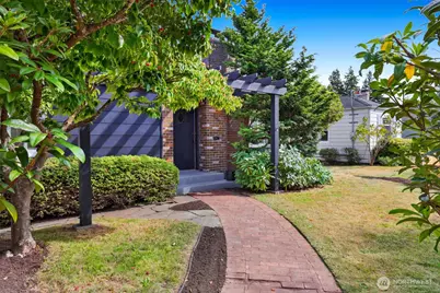 8040 Dibble Avenue NW, Seattle, WA 98117 - Photo 2