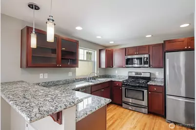 5260 Brooklyn Avenue NE #B, Seattle, WA 98105 - Photo 8