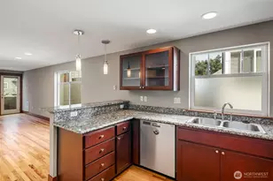 5260 Brooklyn Ave NE, Seattle, WA 98105 - Photo 10