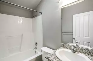 5260 Brooklyn Ave NE, Seattle, WA 98105 - Photo 16