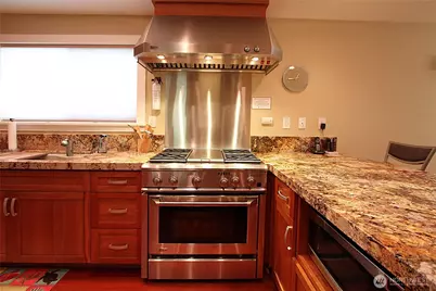 8011 Aurora Avenue N, Seattle, WA 98103 - Photo 10