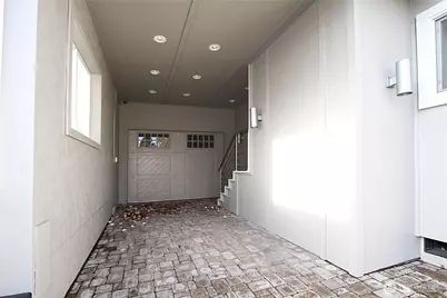 8011 Aurora Avenue N, Seattle, WA 98103 - Photo 4