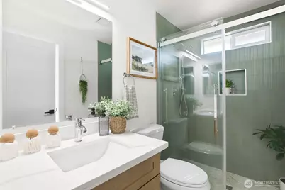9751 Densmore Avenue N, Seattle, WA 98103 - Photo 16