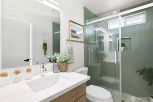 9751 Densmore Ave N, Seattle, WA 98103 - Photo 16