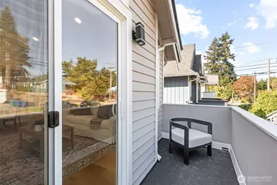 9751 Densmore Avenue N, Seattle, WA 98103 - Photo 26