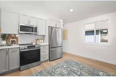 9751 Densmore Avenue N, Seattle, WA 98103 - Photo 10