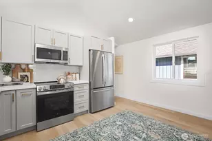 9751 Densmore Ave N, Seattle, WA 98103 - Photo 10