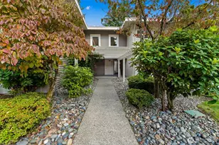 811 126th Pl NE, Bellevue, WA 98005 - Photo 2