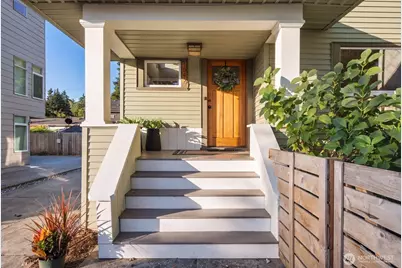 1043 S Cloverdale Street, Seattle, WA 98108 - Photo 2
