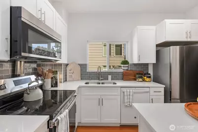 1043 S Cloverdale Street, Seattle, WA 98108 - Photo 14