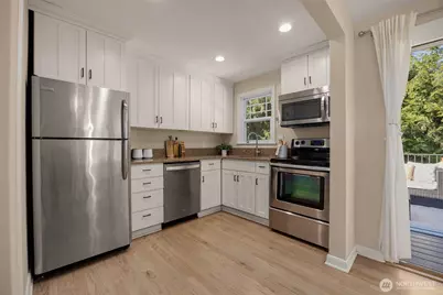 8039 40th Avenue NE, Seattle, WA 98115 - Photo 10