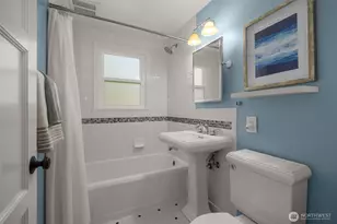 8039 40th Ave NE, Seattle, WA 98115 - Photo 12