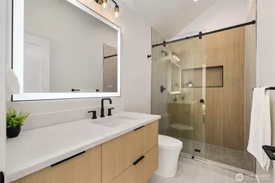 724 N 89th Street, Seattle, WA 98103 - Photo 20