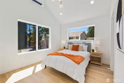 724 N 89th Street, Seattle, WA 98103 - Photo 18